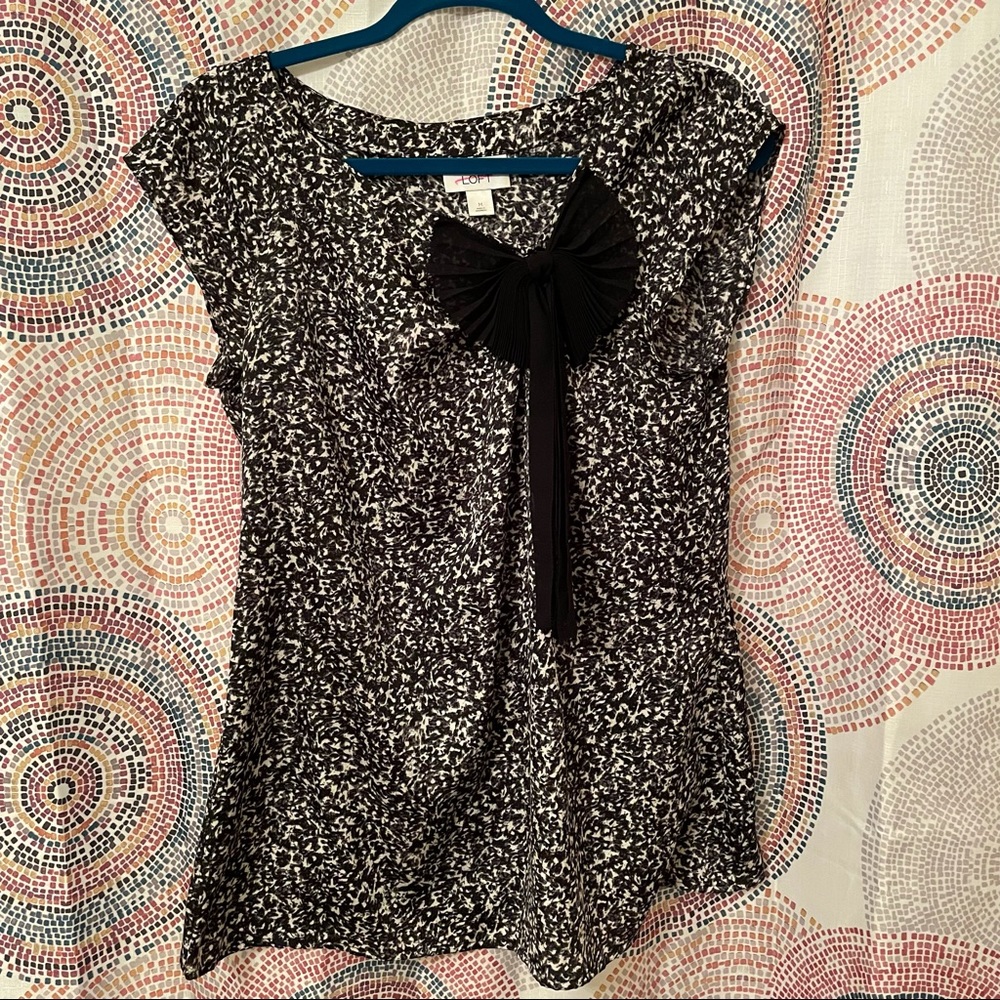 Black & White Printed Tie-Neck Cap Sleeve Top